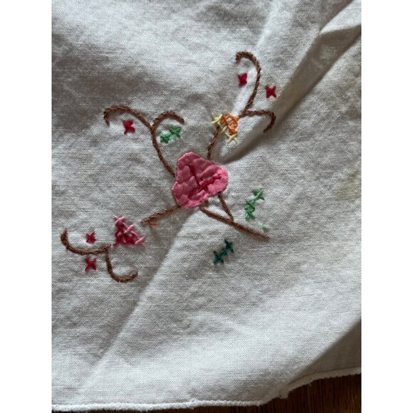 Vintage White Cotton Tablecloth Embroidered Floral Design Crochet Center 30" - Picture 4 of 6
